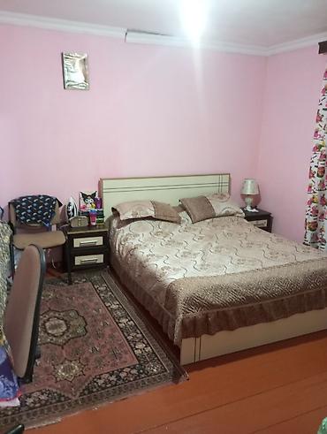 şəkidə kirayə: 3 otaqlı mənzil – mebel və texnika ilə - Planlama: geniş qonaq otağı — 1