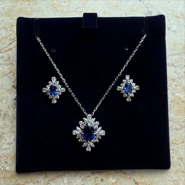 Zərgərlik dəstləri: Dəstə daxildir: Sırğa, Boyunbağı, Swarovski