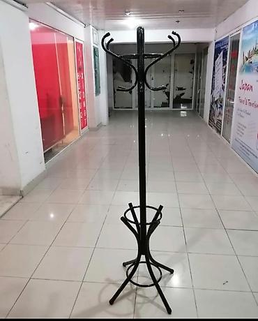 et mehsullari: Metaldan asqılar/üst geyim askısı (stasionar, floor-stand) - — 2