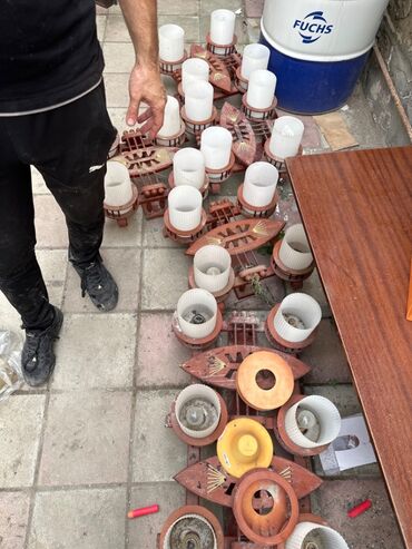 Süni güllər: Çılçıraq, 4 lampa, Taxta