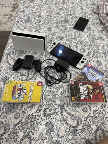 нинтендо игры: Продаю игровую приставку Nintendo switch. +2 игры. Брали в Дубае