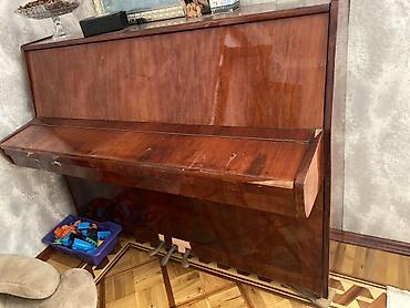 tap az piano: Akord PianinoQəhvəyi rəngli, parlaq lak örtüklü pianino. Korpus — 1
