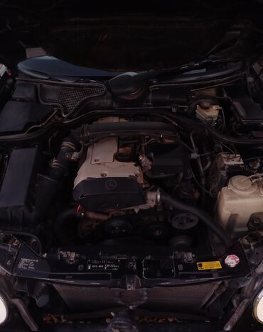 Mercedes-Benz: Mercedes-Benz E-Class: 2 l | 1997 il Sedan — 10