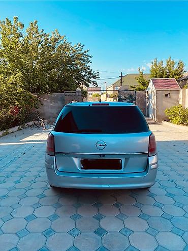 opel təkərləri: Opel Astra Caravan (universál kuzov), gümüşü rəng. Əsas məlumat: - — 4