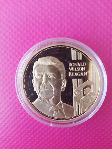 ronald: Ronald Wilson Reagan xatirə medalyonu - Ön üz: Ronald Wilson Reagan — 1