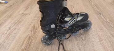 Roliklər: Dörd təkərli, qara rəngli uniseks roliklər. Hər rolikdə dörd təkər -da lalafo.az — 7 Roliklər: Dörd təkərli, qara rəngli uniseks roliklər. Hər rolikdə dörd təkər — 7