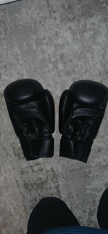 Adidas boks əlcəkləri - Rəng: qara, üst hissədə boz/ağ yastıq zonası