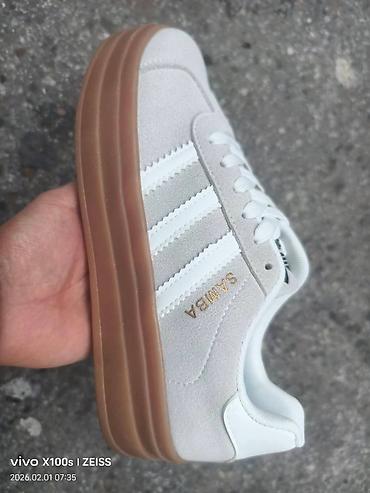 Patike: 36 do 41
3200 din — 11
