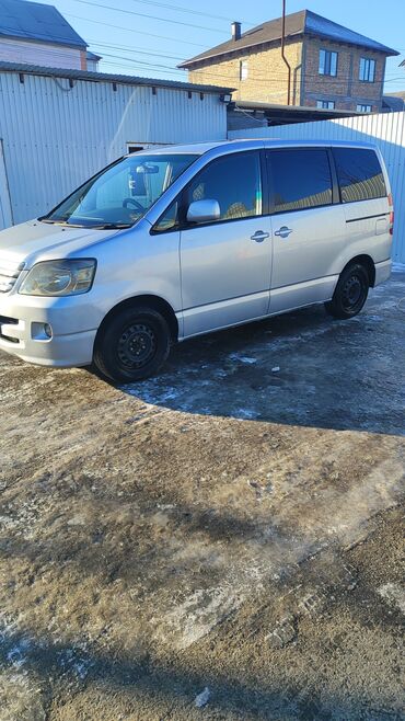 Toyota: Toyota Noah: 2002 г., 2 л, Автомат, Бензин, Минивэн — 2