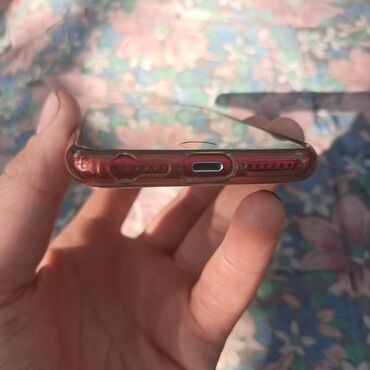 Apple iPhone: IPhone 8, Б/у, 64 ГБ, Красный, Чехол, Коробка, 78 %