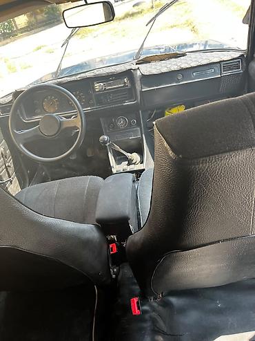 99 maşını: VAZ (LADA) 2107: 1.6 l | 1999 il 99999 km Kabriolet — 4