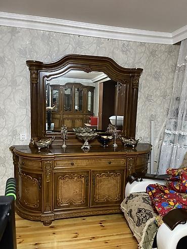 kuxna masaları: 2si birlikdə 400 manat. Təmiz taxtadı, qədimidi, ağır materialdı — 1