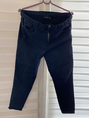pantalone broj crne: Crne pantalone farmerke, velicina 42, cena 1000 din