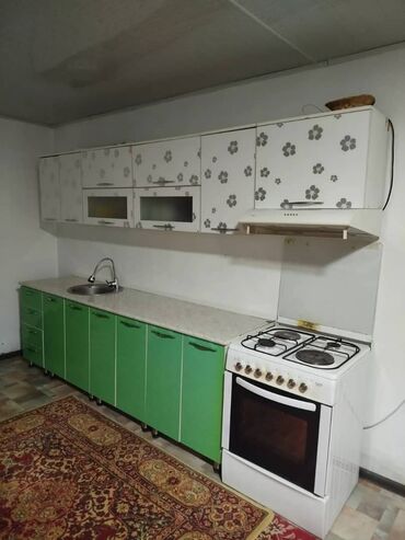 гарнитура кухонные: Кухонный гарнитур, Шкаф, цвет - Зеленый, Б/у