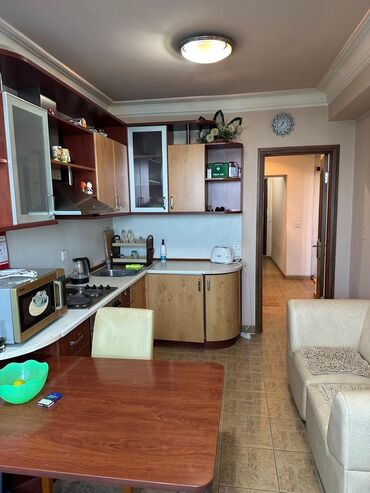 Uzunmüddətli kirayə mənzillər: Bu kirayə mənzil rahat yaşayış üçün uyğun geniş bir otaq təklif edir — 8