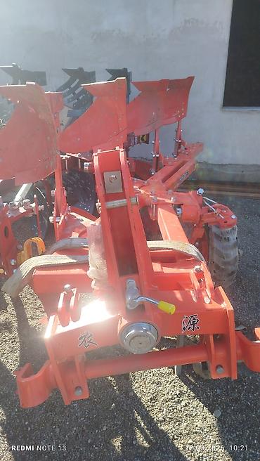 Тракторы Dongfanghong: Колёсные тракторы Dongfeng (серия LX/MF), красного цвета, с кабиной — 17