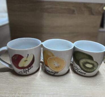 Стаканы: Набор разномастных кружек, 16 штук. За все 600 сом — 10