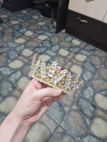 золотое украшения: Корона, диадема свадебная одета была 1 раз!