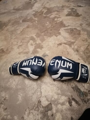 boks elcekler: Venum boks əlcəkləri – 12 oz - Rəng: tünd mavi/ağ - Marka və model