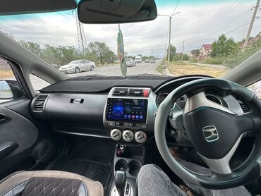 Honda Fit: 2006 г., 1.3 л, Вариатор, Бензин