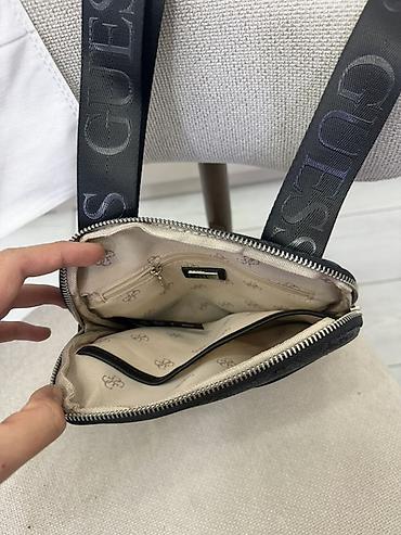 сумка в раддом: Барсетка Guess - Модель: компактная кросс-боди/мессенджер - Цвет — 2