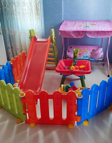 Uşaqlar üçün digər mallar: Детский уголок.Состоит из горки,песочницы,качелей и загона. Аксессуары — 2