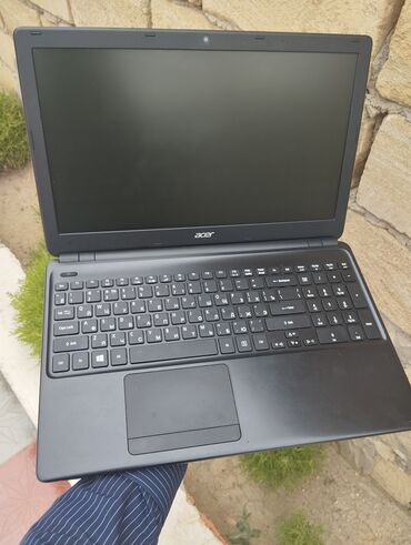 maşın monitor: Acer noutbuk - Ekran: 15.6" (mat panel), üst çərçivədə veb‑kamera. -