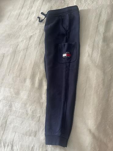 jogger şalvar: Tommy Jeans kişi idman şalvarı - Rəng: tünd göy/navy - Model: jogger — 2