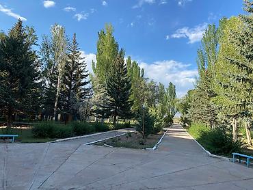 Иссык-Куль 2026: Коттедж, барн хаус ЦО Рахат, Кара-Ой (Долинка), Охраняемая территория, Парковка, стоянка — 3