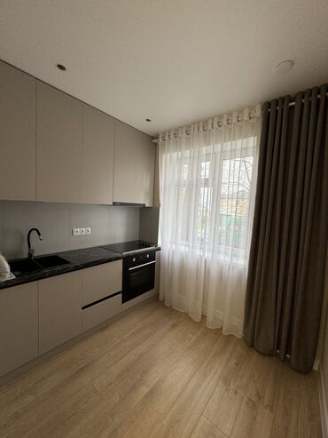 одну комнатную квартиру: 1 комната, 30 м², Индивидуалка, 1 этаж, Евроремонт