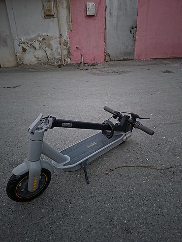 30: Ninebot elektrik skuteri - Rəng: boz/gümüşü gövdə, qara sükan; sarı — 8