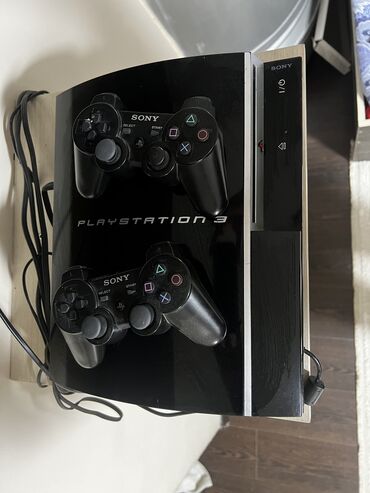 PS3 (Sony PlayStation 3): Срочно продаю Sony playstation 3. В комплекте есть 3 джойстика, 26игр