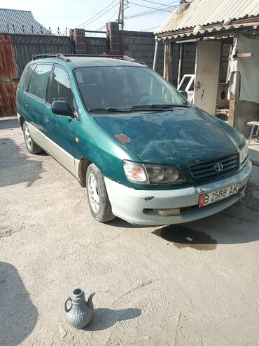 срочно продаю в связи с переездом: Toyota Picnic: 1998 г., 2 л, Механика, Бензин, Универсал