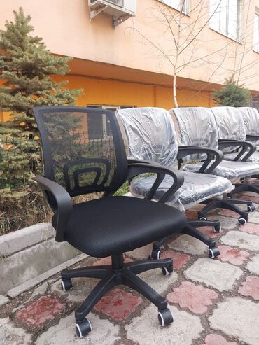 сидушки на стулья: Комплект офисной мебели, Стул, Кресло, цвет - Черный, Новый