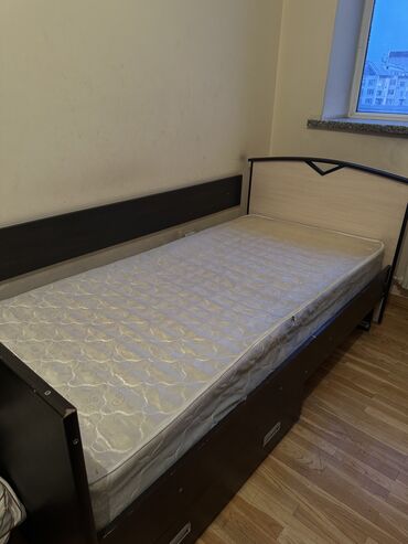 Мебель: Спальный гарнитур, Односпальная кровать, Шкаф, Тумба, цвет - Черный, Б/у