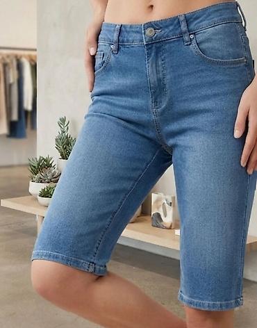 Ženske teksas bermude – klasičan kroj do kolena - Materijal: mekani