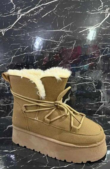 Čizme: NABAVKA
36-41
3900 din 💥 — 9