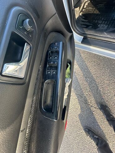 Volkswagen: Volkswagen Golf: 1998 г., 1.6 л, Механика, Бензин, Хэтчбэк — 5