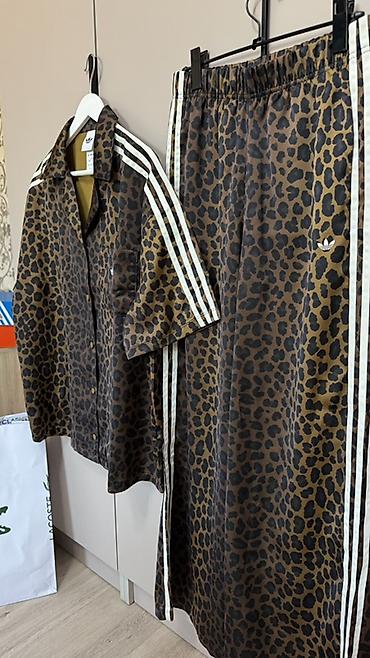 Брючные костюмы: Adidas оригинал 💯 %👌Костюм в леопардовом принте (рубашка + широкие — 4