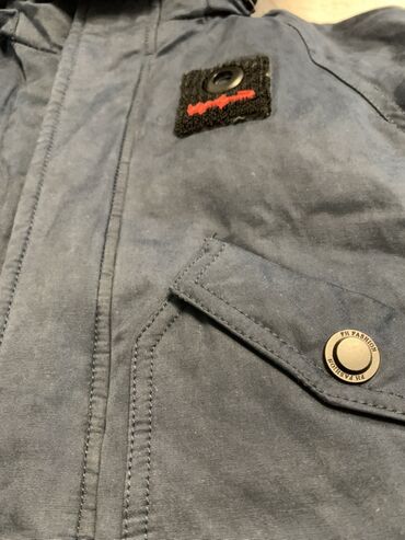 Верхняя одежда: Продаю зимнюю детскую куртку, тёмно‑синяя. Куртка почти новая, носили — 11