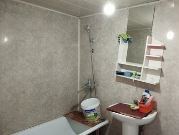 базар жок уй сатылат бишкек 2024: 50 м², 3 комнаты, Забор, огорожен, Подвал, погреб