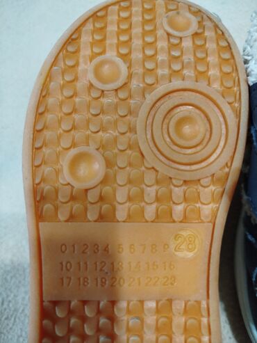 Детская обувь: Продаю детскую обувь в идеальном состоянии. Брали от 3500 сом. От 400 — 22