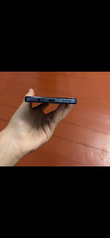Техника и электроника: Məhsul: Smartfon (mavi gövdə) Təsvir: - Korpus: Düz kənarlı, mavi — 2