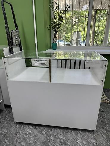 Офис эмереги: Касса үстөлү, 100 см* * 60 см* 100 см, Колдонулган — 1