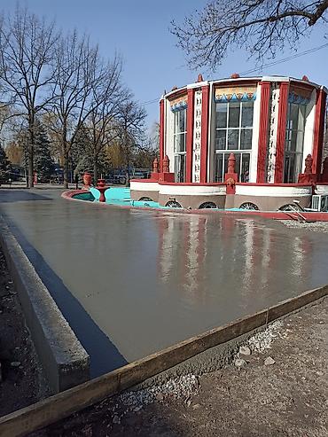 Бетонные работы: Бетонирование площадок и дорожек - Устройство монолитных бетонных — 1