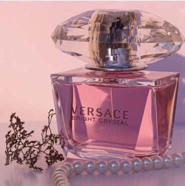 Bright Crystal Versace — это аромат для женщин, он принадлежит к