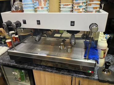 стенды на заказ: Peşəkar espresso aparatının satışı Məhsul təsviri: - Brend/model
