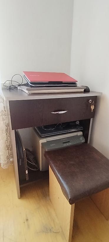 Kiçik ölçülü kompüter/iş stolu və oturacaq dəsti - Material: ağac lalafo.az -da Kiçik ölçülü kompüter/iş stolu və oturacaq dəsti - Material: ağac