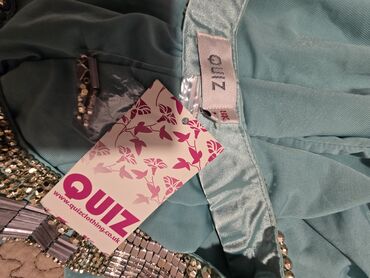 Qadın şalvarları: Bu dəstə müxtəlif üslublu dörd qadın şalvarı və bir qara ətək — 49