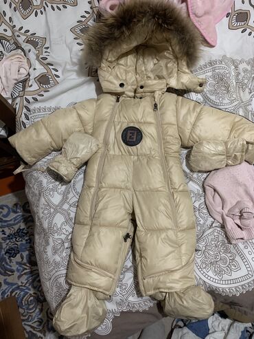Пуховики и зимние куртки: Продаю Комбинезон 3-6 месяцев 80см В хорошем состоянии Носили 4-5 раз